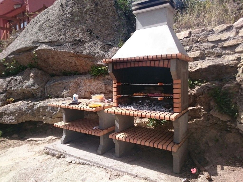 Barbacoa en el jardín